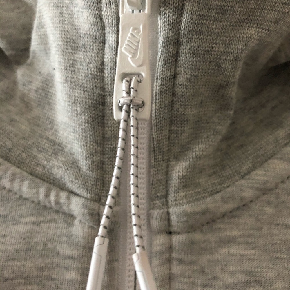 Nike Tech Fleece - Picture 4 of 7